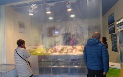Segurtasun neurriak zorrotz betetzen ari dira Berako janari-dendetan