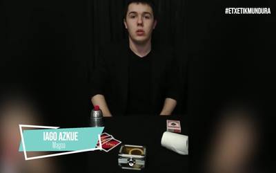 Iago Azkue magoa, etxetik mundura