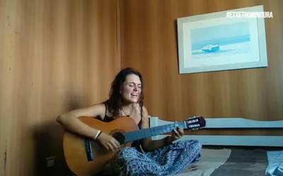 Ane Juradoren musika, mundutik etxera