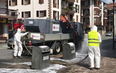 Baztango hondakin bilketa guneak desinfekatzen ari dira