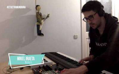 Mikel Iraeta musikaria, Etxetik Munduran