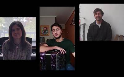 Goierritar ugari beren balkoietara  atera dira musikaren bitartez bizilagunak alaitzera