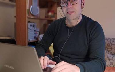 "Sakanan 22 maker, 2 enpresa, Dinabide eta Lanbide Heziketa dabiltza aurpegi-babesgarriak modu boluntarioan egiten"