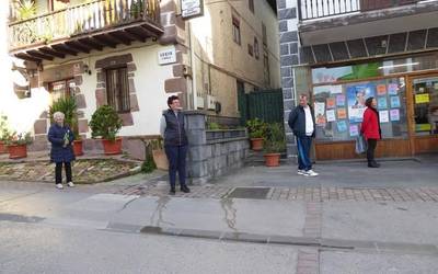Konfinamendu osoa apirilaren 9ra bitarte, funtsezko jardueretarako izan ezik
