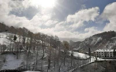 Tontorrak zuri eta ezin zapaldu