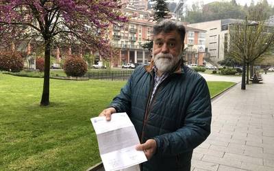 Kalean aurpegira txistua bota diotela salatu du arrasatear batek