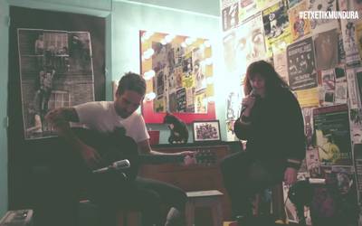 Occhi di Farfalla musika taldea, etxetik mundura
