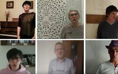 Aretxabaletako abesbatzako kideek 'Zorionak zuri' abestu dute etxetik
