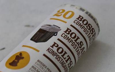 Aldaketak, poltsa konpostagarriak eskura daitezkeen saltokien zerrendan