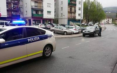 Bigarren bizilekura joan-etorririk ezin dela egin gogoraraziko dute udaltzainek eta ertzainek asteburuan