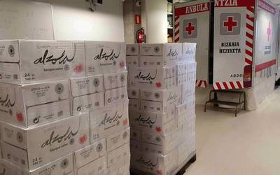 Alzolak 50.000 ur botela dohaintzan emango dizkio Osakidetzari eta Gurutze Gorriari