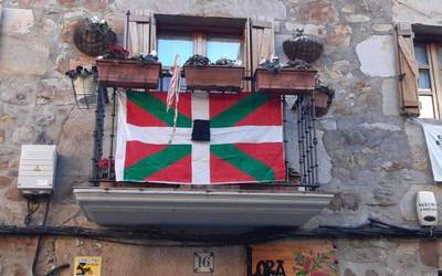 [BIDEOA] Frankistak Otxandion sartu zireneko urteurrena gogoratu zuten atzo herritarrek