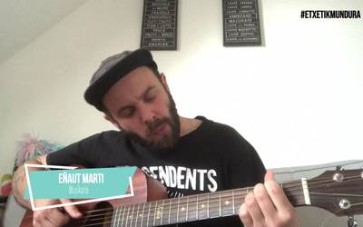 Eñaut Marti musikaria, etxetik mundura