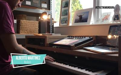 Alberto Martinez musikaria, etxetik mundura