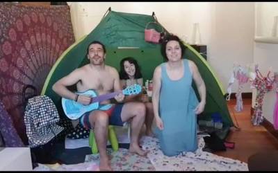[BIDEOA] Kanping resort bat konfinamenduaren erdian? Bai! Abadiñoko Iturritxo kaleko bizilagunek egin dute!