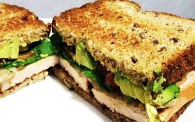 Ahuakate, indioilar eta fruitu lehor sandwich-a