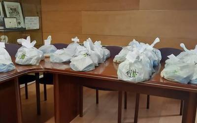 Asparrenak elkartasunezko 40 kit banatu ditu