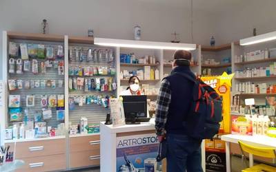 Lauzpabost maskara bakarrik iritsi dira farmaziara