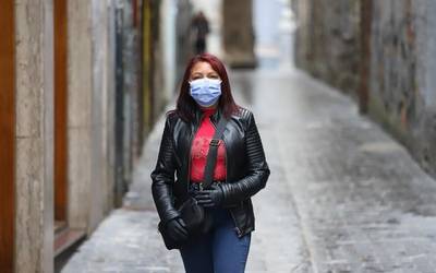 Erositako prezioan saltzeko maskarak herritarrei eskatu die farmaziei Gipuzkoako Elkargoak