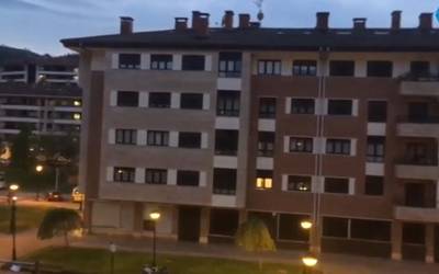 Herritarrek hondakin gunearen aurkako lapiko-jotze zaratatsua egin dute