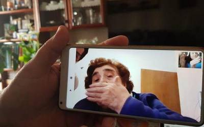 Familiarekin harremana izateko modu berria