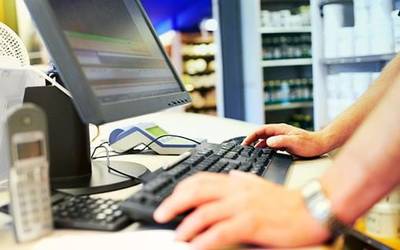 Ikasturtea online bukatzea adostu dute unibertsitateek eta Jaurlaritzak