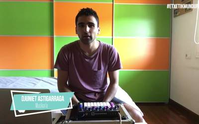 DJuniet Astigarraga musikaria, etxetik mundura