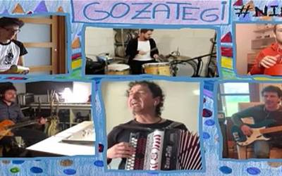 Gozategi taldeak 'Muxu birtuala' ikun-entzunezkoa osatu nahi du herritarrek bidalitako bideoekin