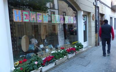 'Hemengaz!' ekimena abiarazi dute herriko merkataritza bultzatzeko