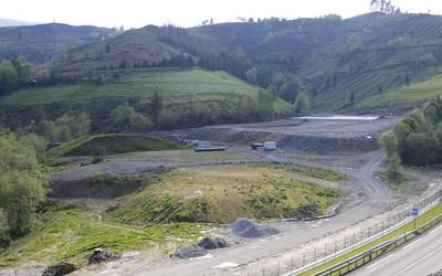 Azkarate Garbik azalpenak jasotzeko eta kezkak argitzeko bilera egitea eskatu dio udalari