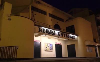 Herri Antzokiko zine emanaldiak etxean