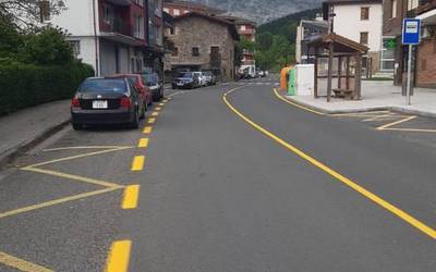 Atxondoko EH Bildu: "Badirudi udalaren kezka bakarra herriguneko marra horiak direla"