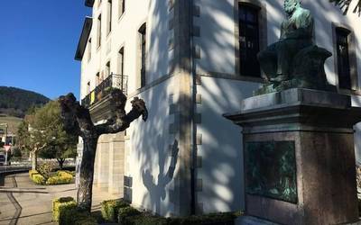 Saltokien itxieraren ondorioak arintzeko neurriak jarriko ditu Artziniegako Udalak
