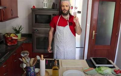 Etxean On Egin: Entsalada mistoa, berakatz zopa eta fruta entsalada