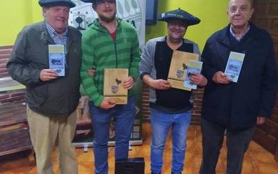 Pepe Hernandez eta Arkaitz Larrazabal izan dira Bizkaiko Mus Txapelketako irabazleak