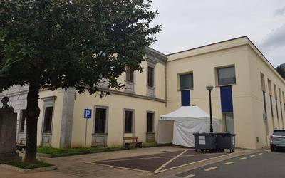 COVID-19a atzemateko testak egiten ari dira anbulatorioan