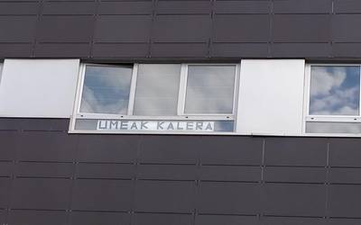 Alarma egoera luzatzeko eta hilaren 27tik 12 urtez azpikoei kalera irteten lagatzeko eskatuko dio Sanchezek Kongresuari