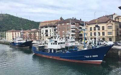 Arrantzaleak astelehenean aterako dira antxoatara