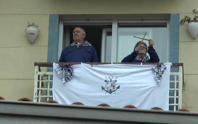San Telmo egunean ez da balkoietako danborrada falta izan