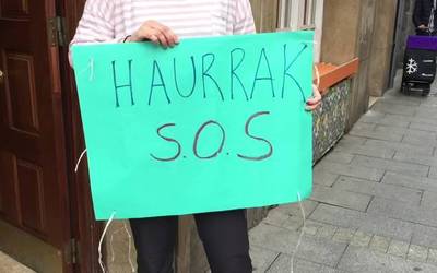 Apirilaren 27an hasi ahalko dira umeak kalera irteten
