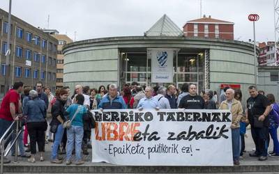 Herriko tabernak itxi eta konfiskatzeko prozesua hasi du Espainiako Justiziak