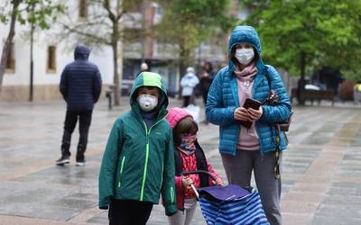 Maskara kirurgikoen gehienezko prezioa 0,96 eurotan finkatu du Espainiako Gobernuak