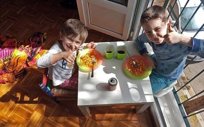 Zer egiten ari dira umeak etxean konfinamendua arintzeko?
