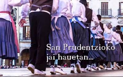 Zortzikoa dantzatu dute Indarra dantza taldeko lagunek
