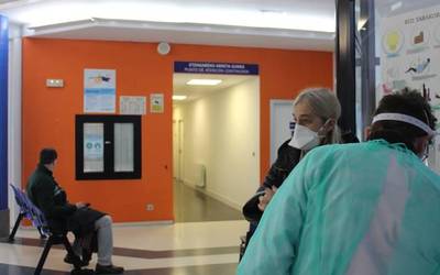 Azken bi egunetan diagnostikatutako 77 positiboen artean, gehien-gehienak zaharrak dira