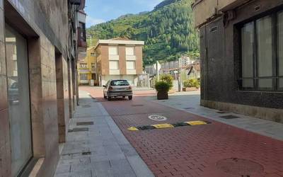Aldatu egin dituzte abiadura murrizteko bandak