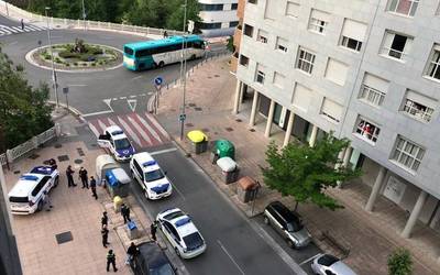 Atxilotzeko hainbat agindu metatuta dituen gizonezkoa atxilotu dute