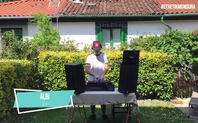 Dj Albi, etxetik mundura