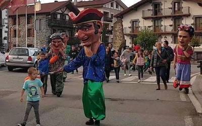 Leitzako erraldoi eta buruhaundien konpartsako kide izateko gonbidapena zabaldu dute