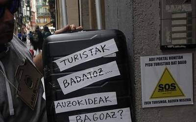 Espekulatzaileek koronabirusaren krisia aberasteko baliatu nahi dutela salatu du SOS Alde Zaharrak